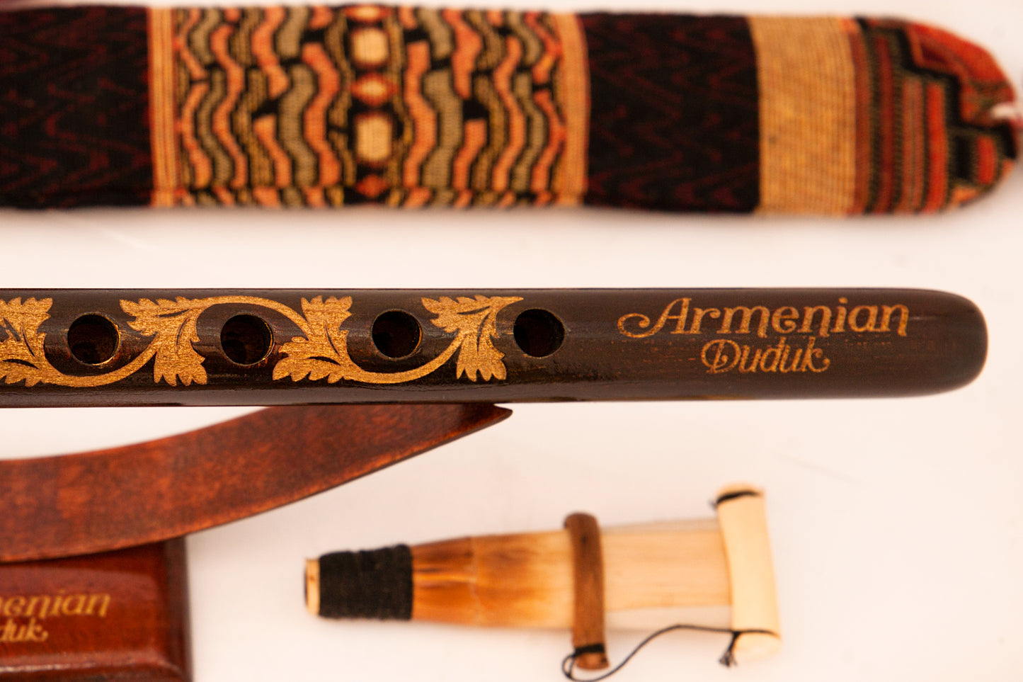 Հայկական դուդուկ Key A-ում ծիրանի փայտից - 2 եղեգ - Ձեռքով փորագրված փայտե տակդիր և ազգային պատյան | Լավագույն նվերը երաժիշտներին